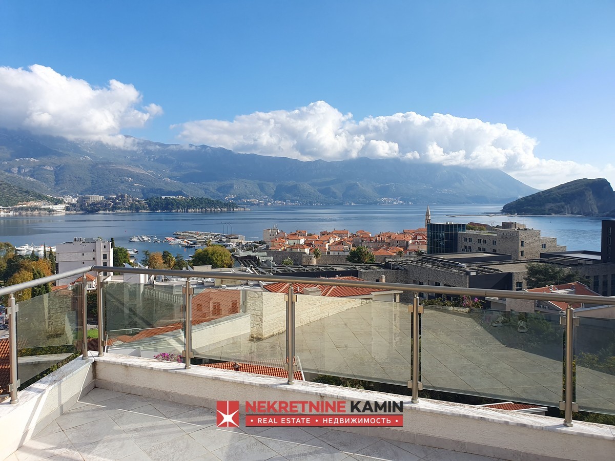 Budva da satılık deniz manzaralı 2+1 daire